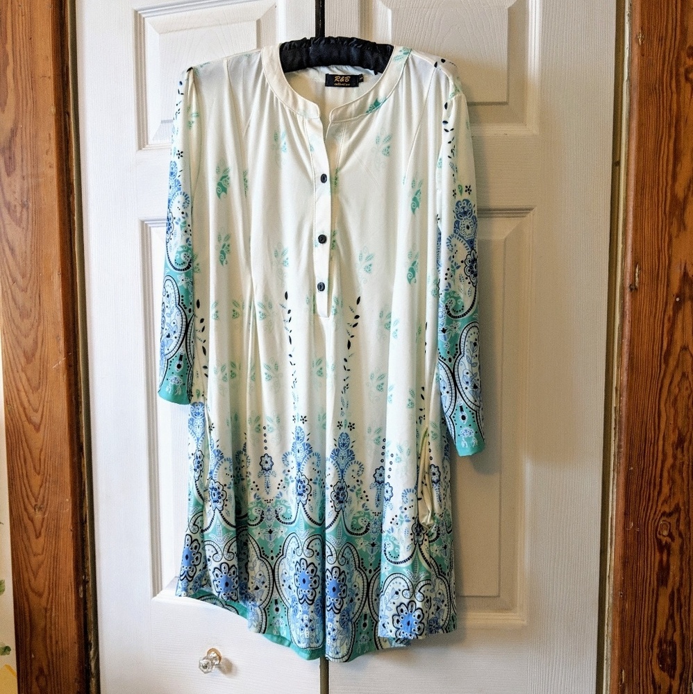 NWOT Gorgeous Silky Tunic with Pockets